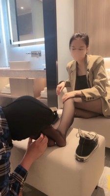 图片[8]_套路直播视频【万一】超精彩情侣主-舔帆布鞋黑丝看接吻/高跟踩手强迫喝圣水 bf26614_绳缚吧