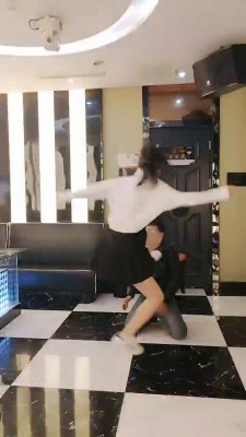 套路直播视频【疯狂浪子】KTV刑虐狗 bf26650_绳缚吧