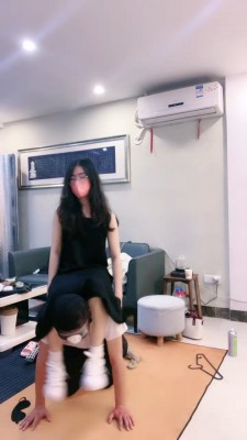 图片[2]_套路直播视频【嘉妮】骑马-小白鞋棉袜全体重踩踏-舔脏鞋底【完整版】bf26502_绳缚吧
