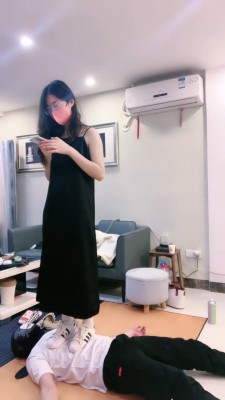 图片[3]_套路直播视频【嘉妮】骑马-小白鞋棉袜全体重踩踏-舔脏鞋底【完整版】bf26502_绳缚吧