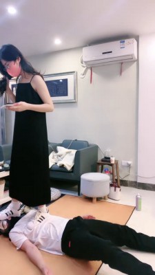 图片[4]_套路直播视频【嘉妮】骑马-小白鞋棉袜全体重踩踏-舔脏鞋底【完整版】bf26502_绳缚吧