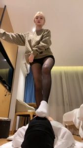 套路直播视频【千条姐】精神小妹原味白袜+小白鞋+黑丝气味羞辱【完整版】bf26496_绳缚吧