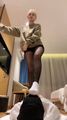 套路直播视频【千条姐】精神小妹原味白袜+小白鞋+黑丝气味羞辱【完整版】bf26496_绳缚吧