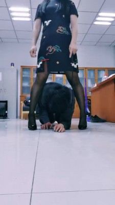 图片[5]_套路直播视频【Alice】黑丝高跟御姐虐狗-转胯坐垫/高跟踩 bf26489_绳缚吧
