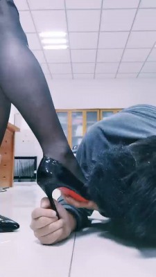 图片[7]_套路直播视频【Alice】黑丝高跟御姐虐狗-转胯坐垫/高跟踩 bf26489_绳缚吧
