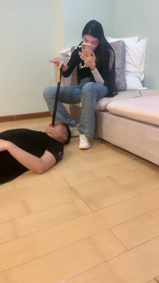 图片[2]_套路直播视频【诺诺子】强制舔脏小白鞋-嘴洗圣水棉袜 bf26474_绳缚吧