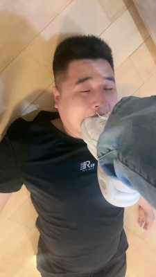 图片[3]_套路直播视频【诺诺子】强制舔脏小白鞋-嘴洗圣水棉袜 bf26474_绳缚吧