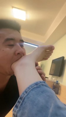 图片[8]_套路直播视频【诺诺子】强制舔脏小白鞋-嘴洗圣水棉袜 bf26474_绳缚吧