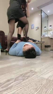 图片[8]_套路直播视频【莴汐】姐妹花骑马/鞭打/踩踏刑虐 bf26488_绳缚吧