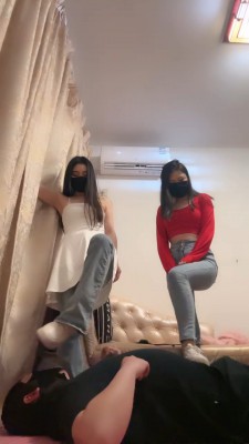 套路直播视频【苏州十三姨】双S小白鞋踩踏+闻原味棉袜 bf26499_绳缚吧