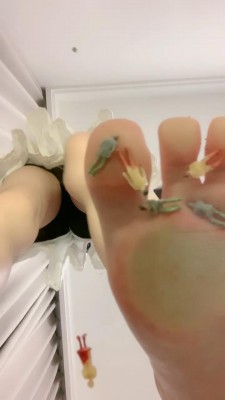套路直播视频【芃芃大人】女巨人视角踩小人 bf26505_绳缚吧