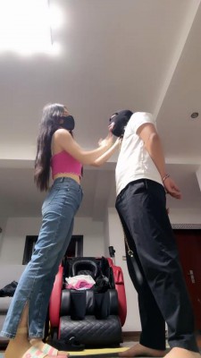 套路直播视频【苏州十三姨】双S牛仔裤踢裆虐废狗/手铐反绑/踹头 bf26559_绳缚吧