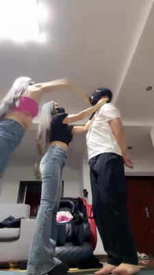 图片[4]_套路直播视频【苏州十三姨】双S牛仔裤踢裆虐废狗/手铐反绑/踹头 bf26559_绳缚吧