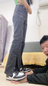 套路直播视频【素人星探】运动鞋白袜全体重踩-强制闻鞋窝白袜脚-棉袜塞嘴 bf26544_绳缚吧