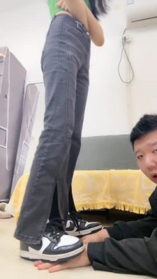 套路直播视频【素人星探】运动鞋白袜全体重踩-强制闻鞋窝白袜脚-棉袜塞嘴 bf26544_绳缚吧
