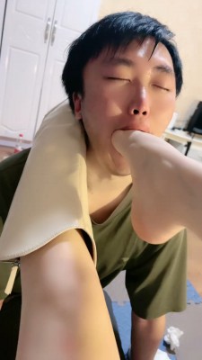 图片[2]_套路直播视频【领主老大】裸足强制深喉/全体重踩踏 bf26504_绳缚吧