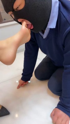 图片[4]_套路直播视频【言言】舔素人小姐姐的裸足 bf26509_绳缚吧