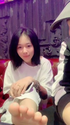 图片[2]_套路直播视频【精神小妹】KTV开发素人舔裸足 bf26498_绳缚吧