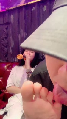 图片[3]_套路直播视频【精神小妹】KTV开发素人舔裸足 bf26498_绳缚吧