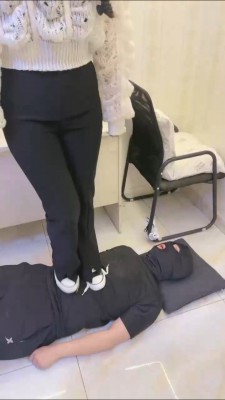 图片[6]_套路直播视频【凉爽S】舔脏鞋底+多双鞋全体重踩踏 bf26493_绳缚吧