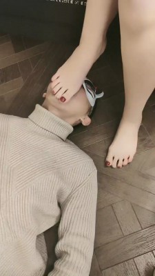 图片[4]_套路直播视频【彤S】长腿车模诱惑-转胯遛狗/舔臭脚/叼原味拖鞋 bf26486_绳缚吧