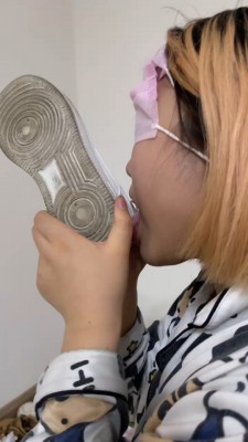 图片[3]_套路直播视频【全国最贱】开发精神小妹做S-人体擦鞋器/全体重踩踏 bf26478_绳缚吧