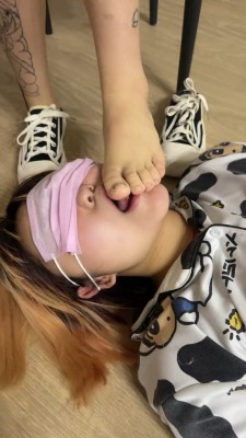 图片[11]_套路直播视频【全国最贱】开发精神小妹做S-人体擦鞋器/全体重踩踏 bf26478_绳缚吧