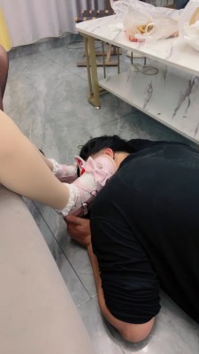 图片[2]_套路直播视频【天津女仆店】双素人萝莉女仆踩狗-全体重踩踏-骑马 bf26470_绳缚吧