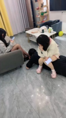 图片[8]_套路直播视频【天津女仆店】双素人萝莉女仆踩狗-全体重踩踏-骑马 bf26470_绳缚吧