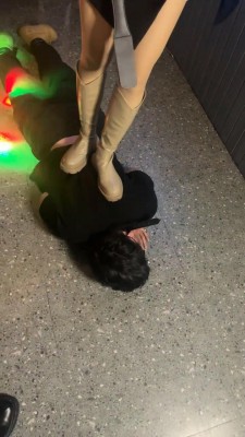 图片[7]_套路直播视频【宠儿】双S长筒靴KTV调-遛狗骑马/踩踏踢踹/耳光sp/深喉 bf26466_绳缚吧