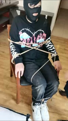 图片[7]_套路直播视频【凌儿女神】捆绑强制鞭打黑丝高跟踩踏碾压 bf26441_绳缚吧