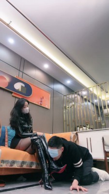 【禾末】剧情-深夜面试老师男/皮衣皮靴踩虐/藤条抽/腿夹狗 bf26937_绳缚吧