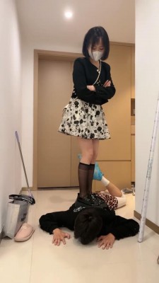 图片[4]_【桃酥】求调学弟被虐-踩踏/拖鞋耳光/闻舔裸足黑丝脚 bf26927_绳缚吧