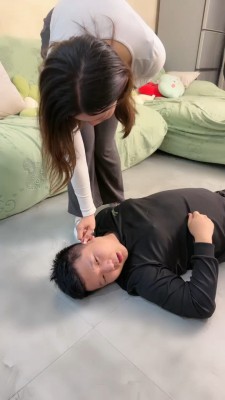 图片[2]_【素人星探】开发素人小姐姐-掐脖/揪耳朵/踩踏/耳光 bf26974_绳缚吧