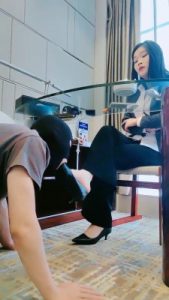 【甜心教主】女高管羞辱废物老公/高跟插嘴/闻舔肉丝 bf26896_绳缚吧