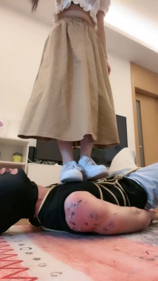 图片[6]_【奈奈生】白袜塞嘴重度刑-烟烫刻字/鞭打/耳光抽小白鞋踩 bf26898_绳缚吧
