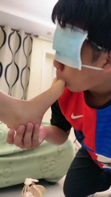 图片[6]_【艾莉】开发闺蜜男朋友做狗-裸足深喉狂舔 bf26915_绳缚吧