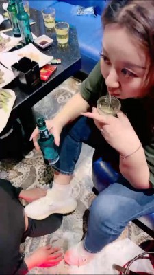 图片[2]_【小妮】双S-白袜脏鞋气味羞辱/骑马人体坐垫/全体重踩 bf26939_绳缚吧