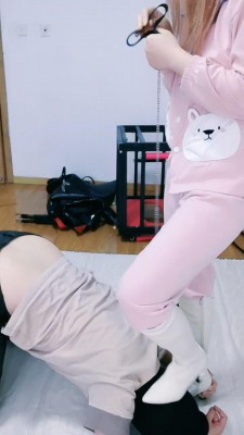图片[4]_【Lisa宝宝】晨起洗脚舔裸足伺候/白长靴踢裆/虐乳耳光 JS230409_绳缚吧