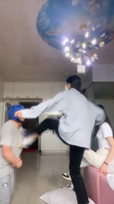 图片[4]_【精神小妹】双S入圈-超重度踢踹/踩踏-非人虐打【双视角版】bf26904_绳缚吧