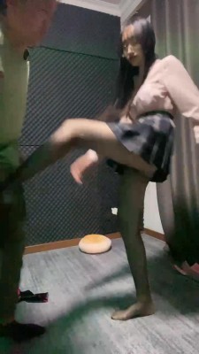 图片[6]_【女王lucky】带闺蜜体验调狗-踢裆/升水【双视角版】bf26883_绳缚吧