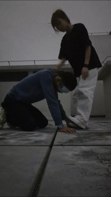 【小亿】阳台素人调-小白鞋超臭白棉袜强迫狗闻舔【完整版】bf26891_绳缚吧