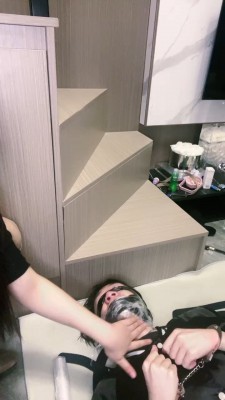 图片[2]_【琪琪大人】胶带封嘴/保鲜膜窒息/肉丝脚深喉 bf26879_绳缚吧
