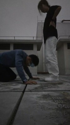 图片[2]_【小亿】阳台素人调-小白鞋超臭白棉袜强迫狗闻舔 bf26874_绳缚吧