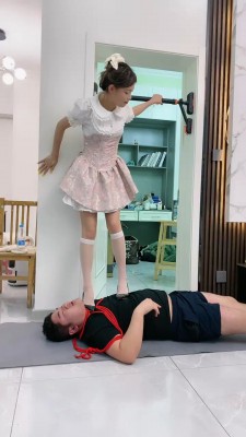 图片[5]_【麋鹿银儿】洛丽塔素人高跟白丝踩踏/裸足深喉吃袜子 bf26865_绳缚吧
