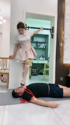 图片[6]_【麋鹿银儿】洛丽塔素人高跟白丝踩踏/裸足深喉吃袜子 bf26865_绳缚吧