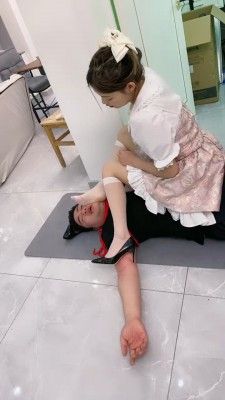 图片[7]_【麋鹿银儿】洛丽塔素人高跟白丝踩踏/裸足深喉吃袜子 bf26865_绳缚吧