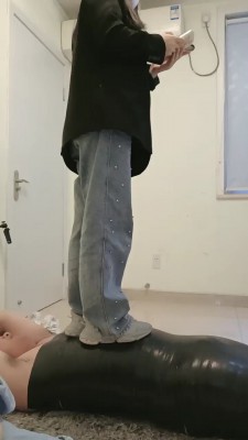 图片[3]_【安静大大】姐妹花全体重踩踏木乃伊狗【双视角版】 bf27118_绳缚吧