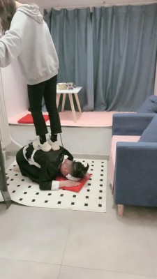 图片[2]_【晚晚】男保姆日常伺候/全体重踩背/钻胯/舔脏鞋底 bf27106_绳缚吧