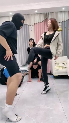 图片[9]_【麋鹿银儿】姐妹花入圈-重度提档/骑马全体重踩/伺候恋足 bf27122_绳缚吧